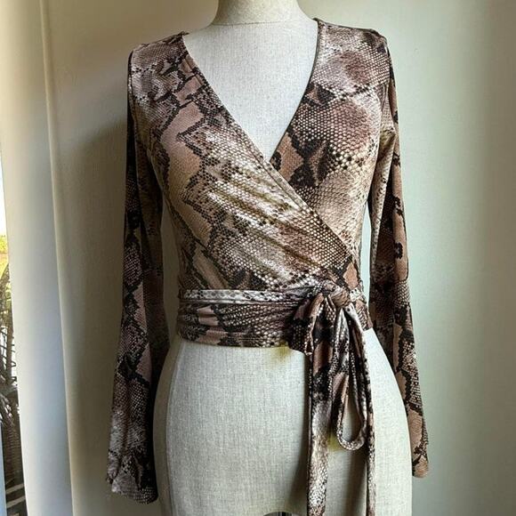 Windsor Snakeskin Print Wrap Top Women’s Small Bell Sleeve Tie Front - Picture 3 of 7